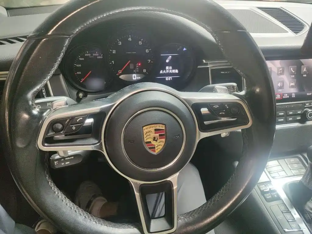 Porsche Macan — миниатюра 7