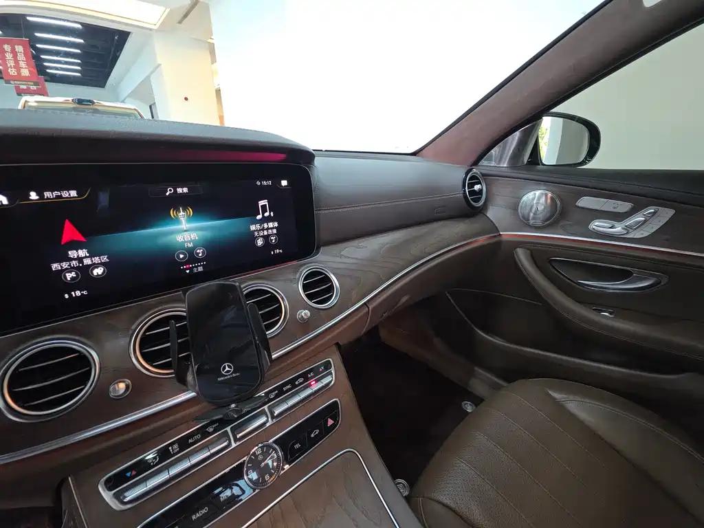 Mercedes-Benz E-Class — миниатюра 12