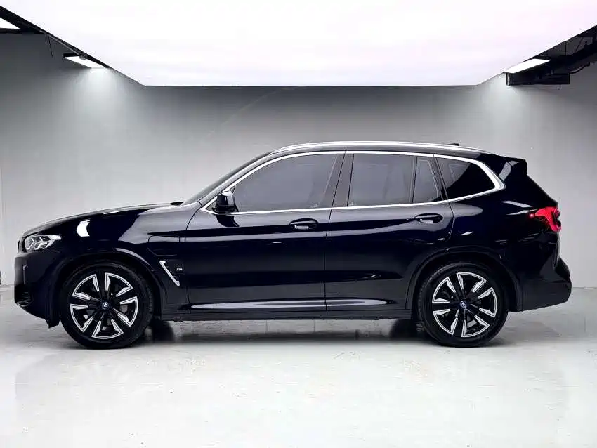 BMW iX3 — миниатюра 17