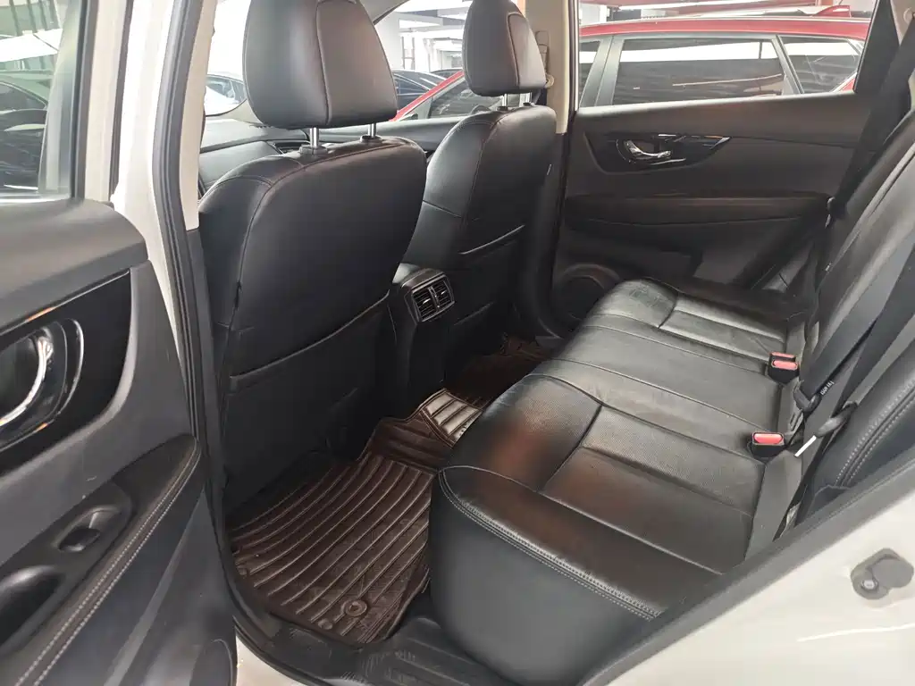 Nissan X-Trail — миниатюра 10