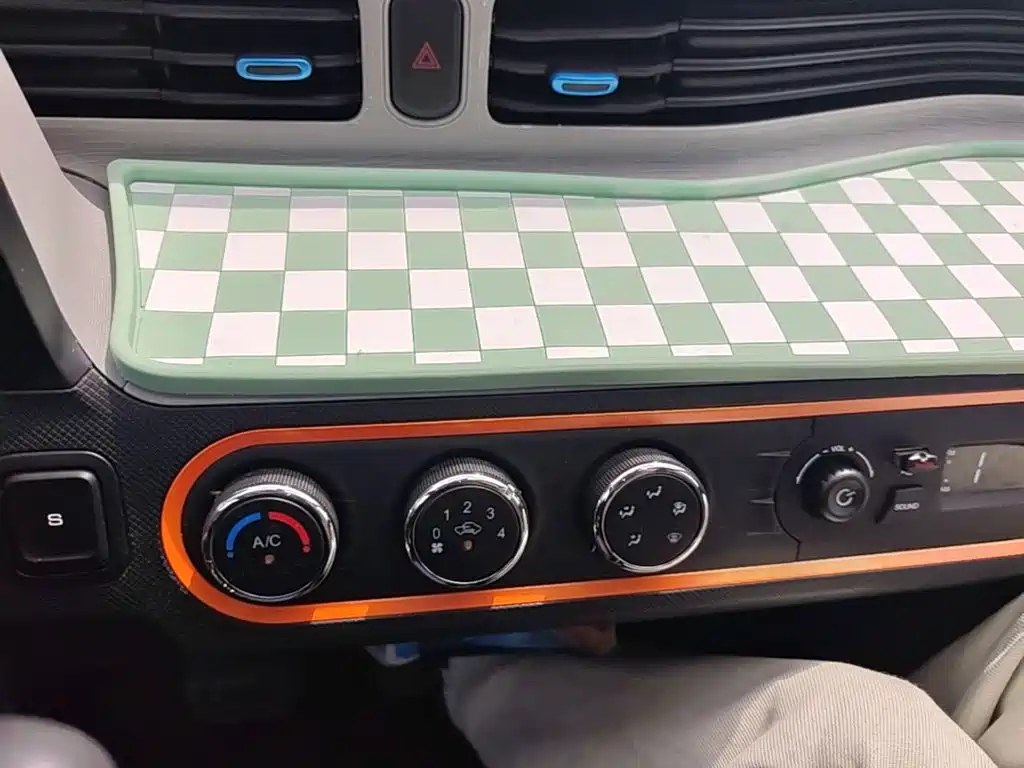 Wuling MINIEV — миниатюра 13