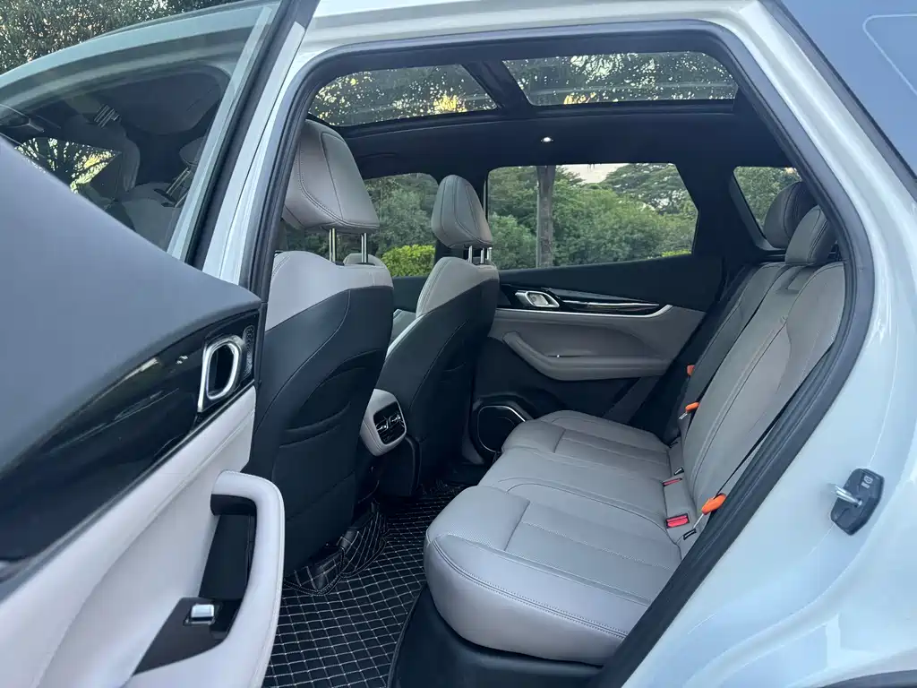 Geely Boyue L — миниатюра 11