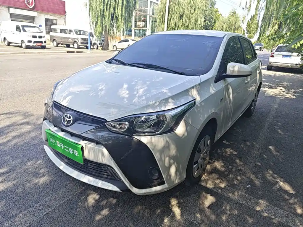 Toyota Yaris L — миниатюра 2