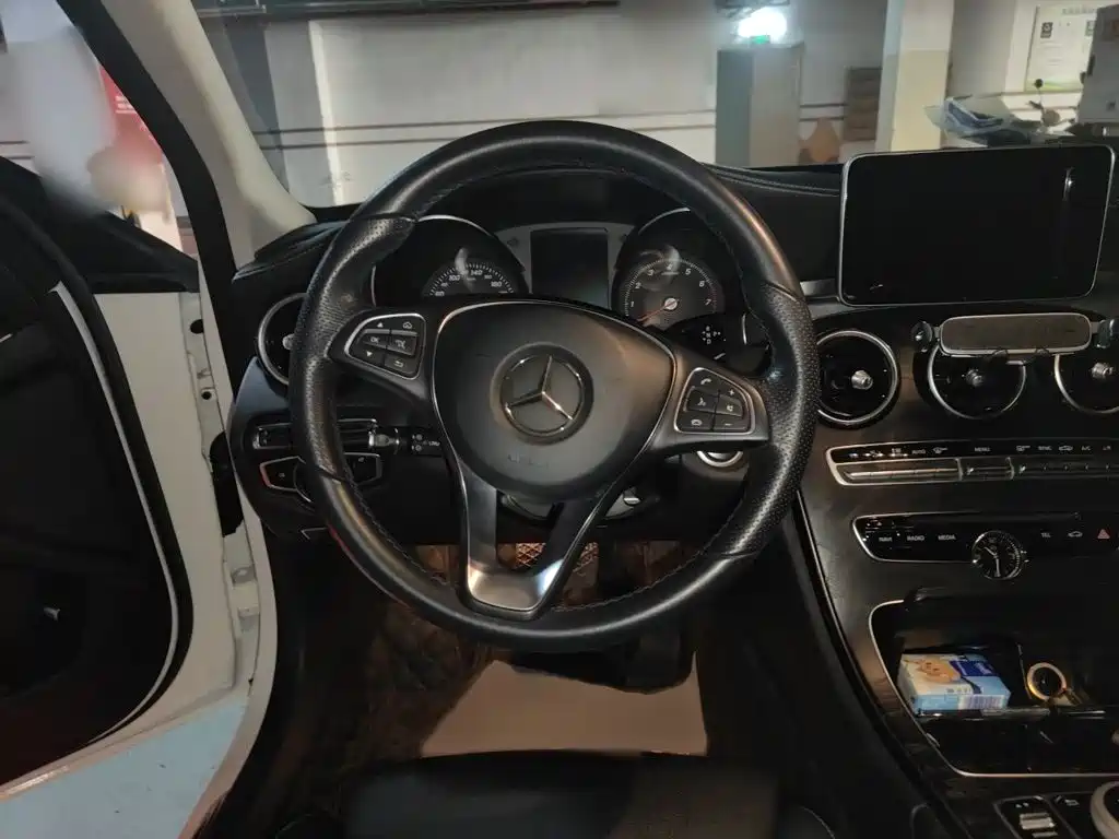 Mercedes-Benz C-Class — миниатюра 3