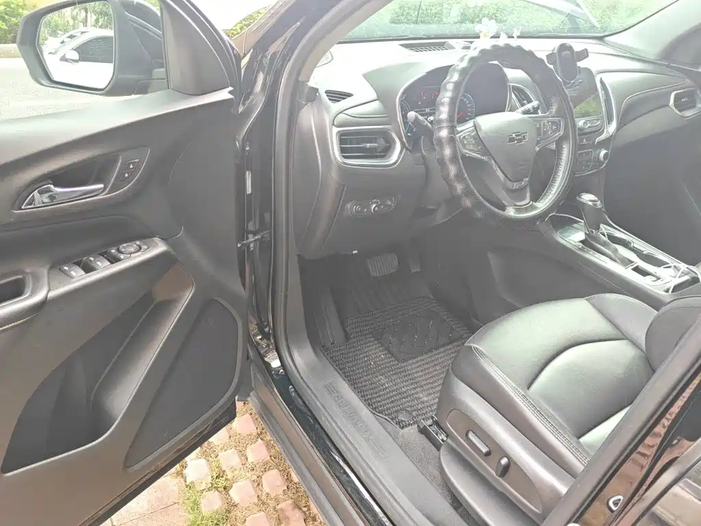 Chevrolet Equinox — миниатюра 12