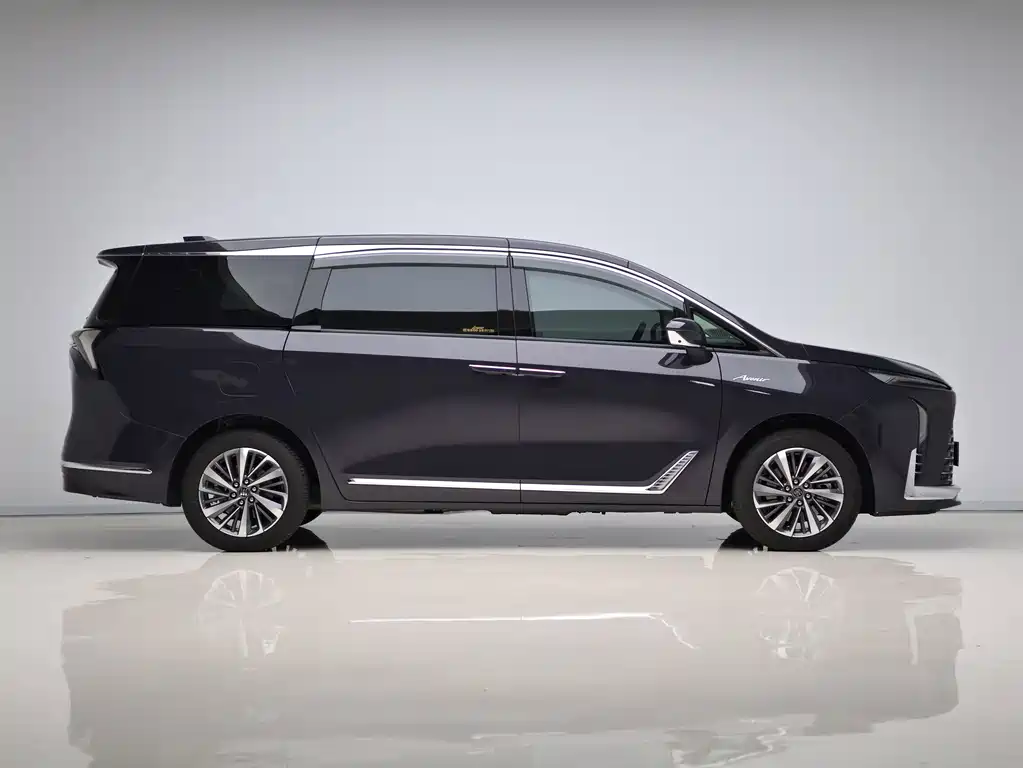 Buick GL8 Hybrid — миниатюра 8