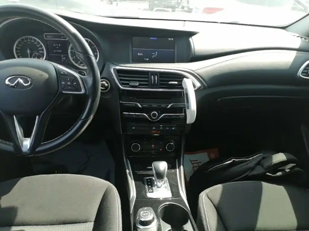 Infiniti QX30 — миниатюра 13