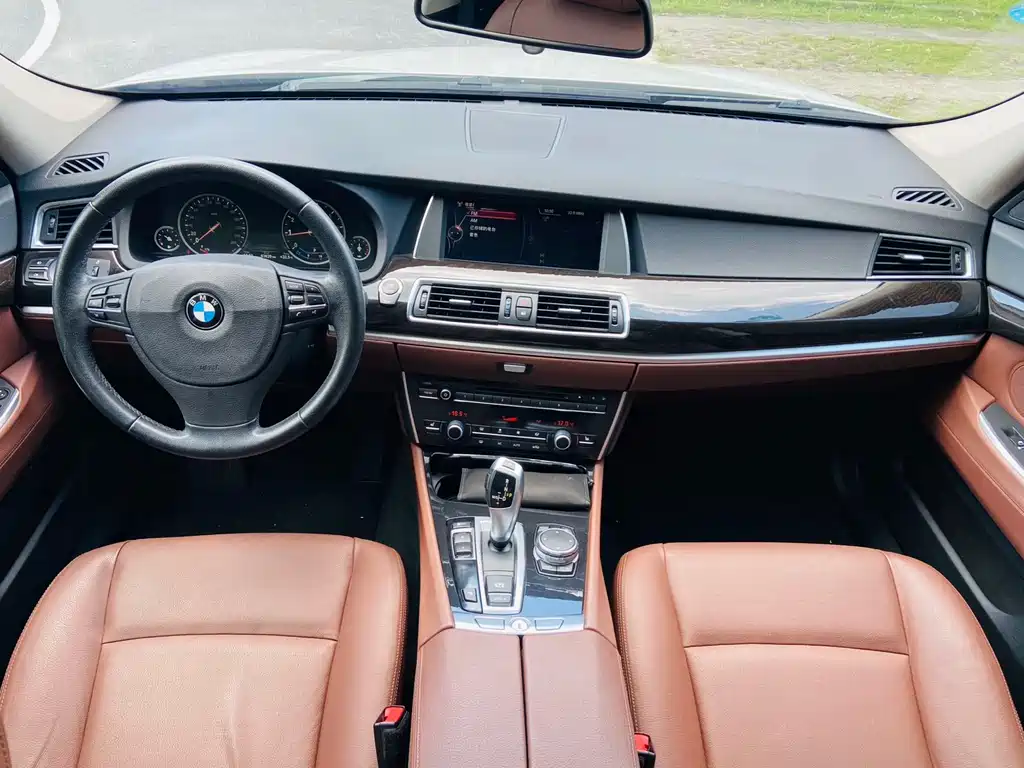BMW 5 Series GT 528i Leading Type, фото 11