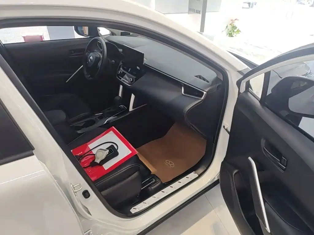 Toyota Corolla Cross — миниатюра 11