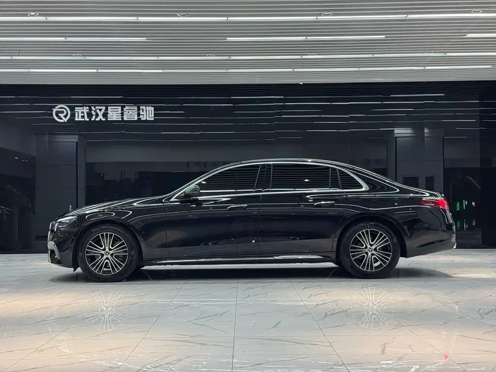 Mercedes-Benz E-Class — миниатюра 3