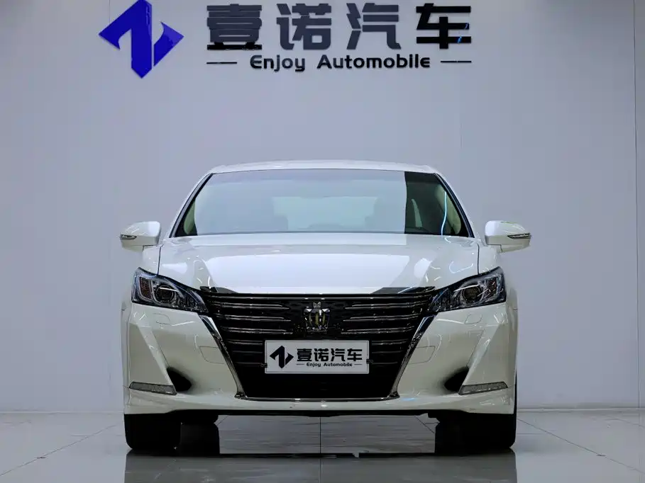 Toyota Crown — миниатюра 2