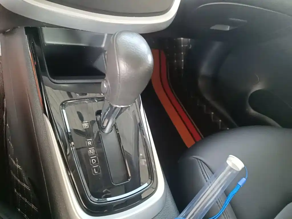 Nissan Tiida — миниатюра 14