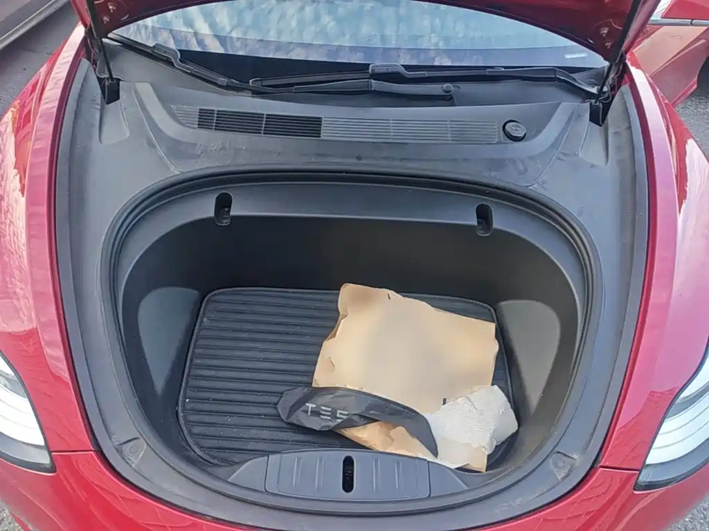 Tesla Model 3 — миниатюра 25