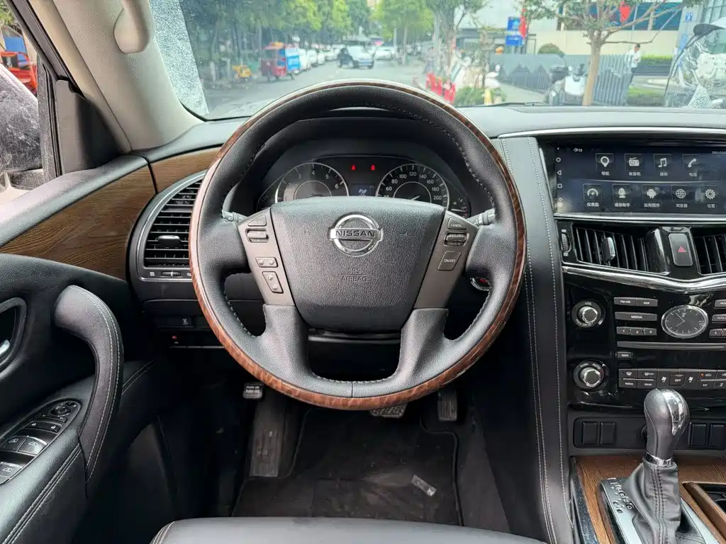 Nissan Patrol — миниатюра 14