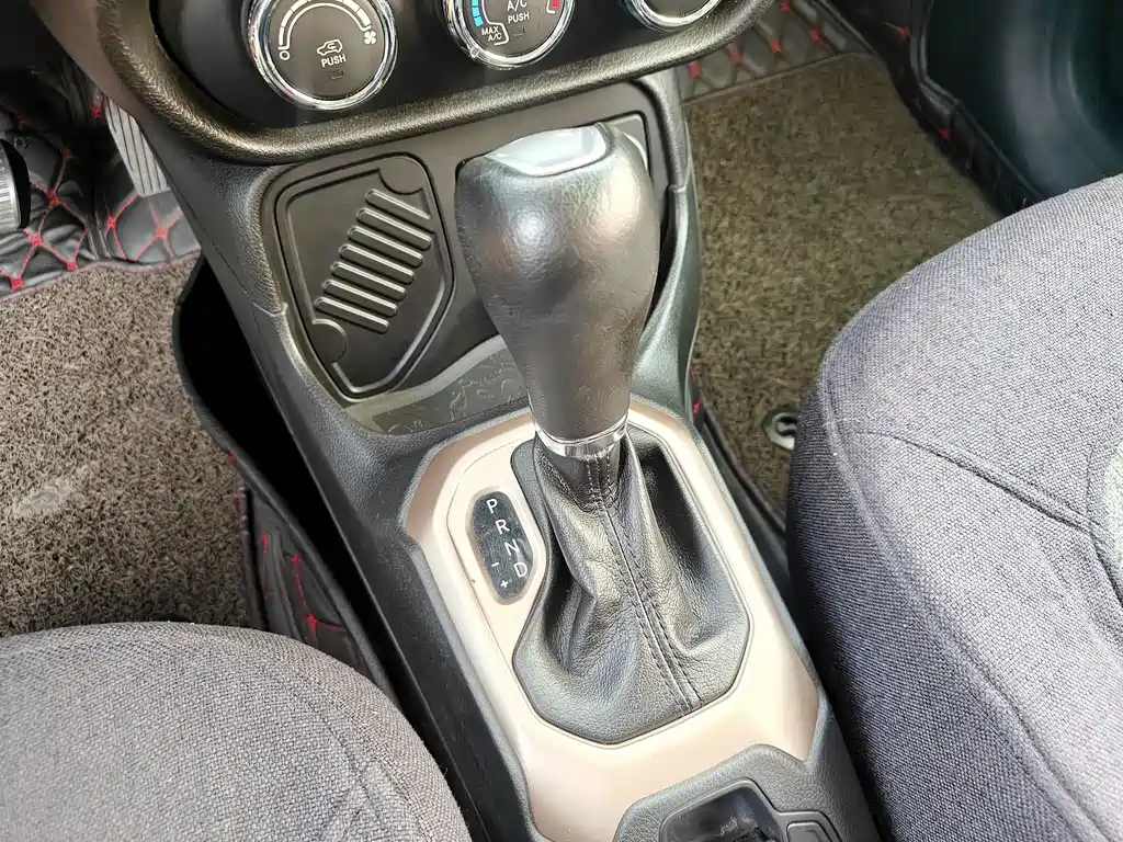 Jeep Renegade — миниатюра 19