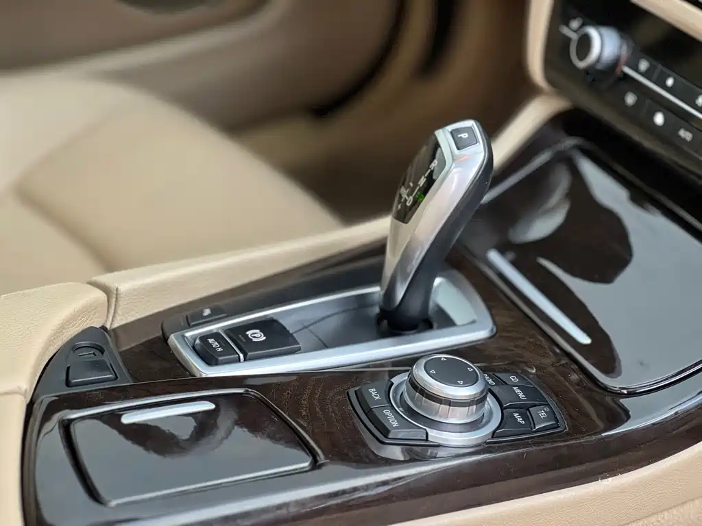 BMW 5 Series — миниатюра 15