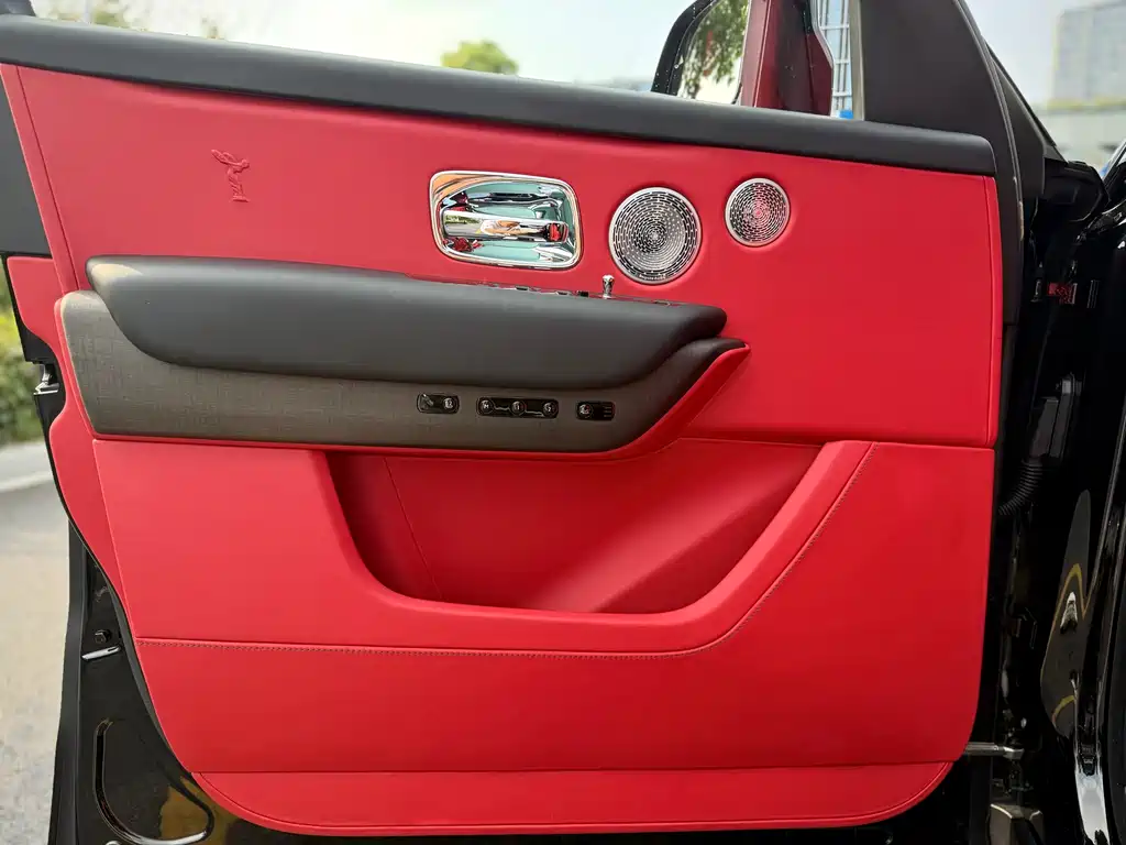 Rolls-Royce Cullinan — миниатюра 8