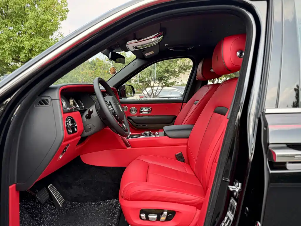 Rolls-Royce Cullinan — миниатюра 9