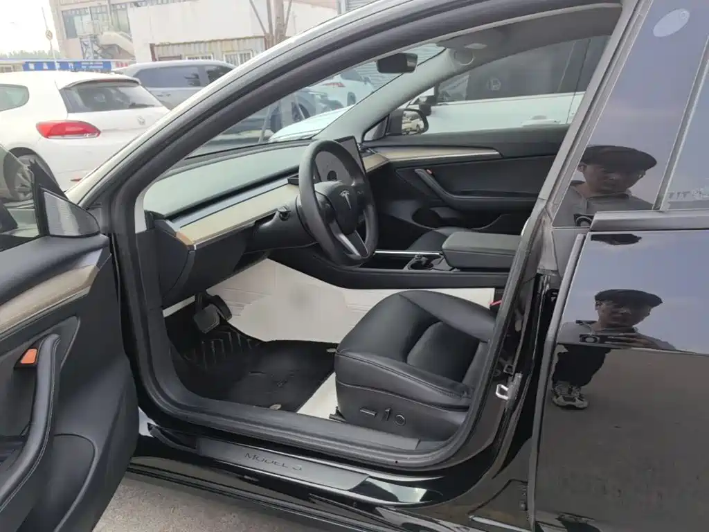 Tesla Model 3 — миниатюра 16