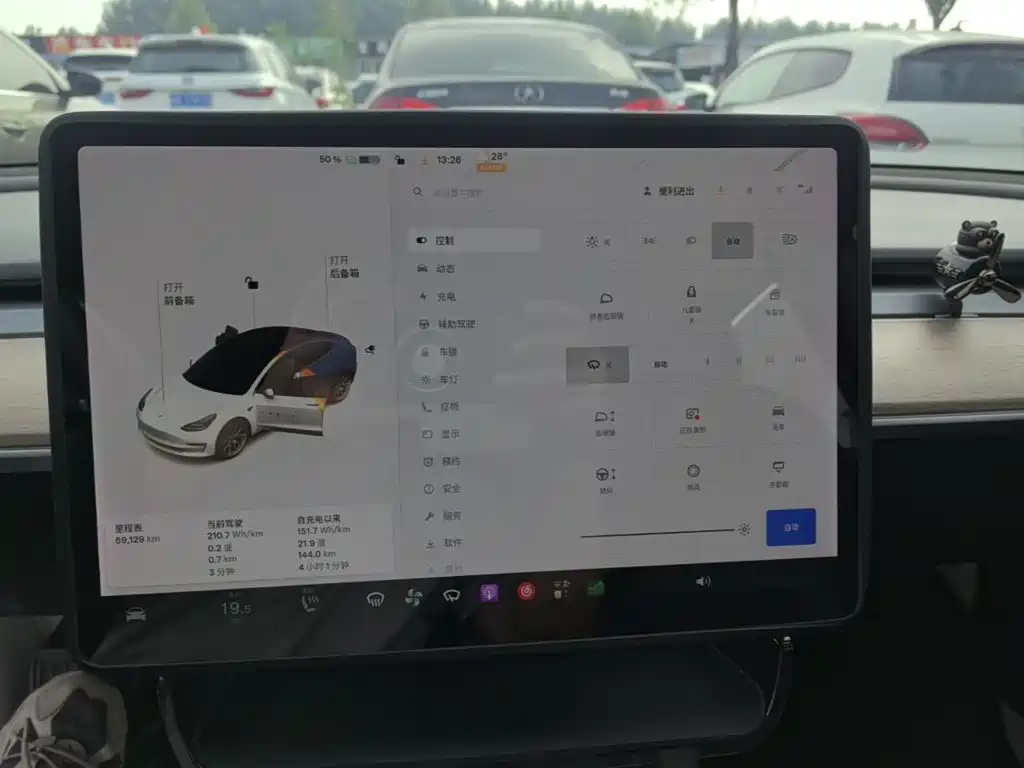 Tesla Model 3 — миниатюра 13