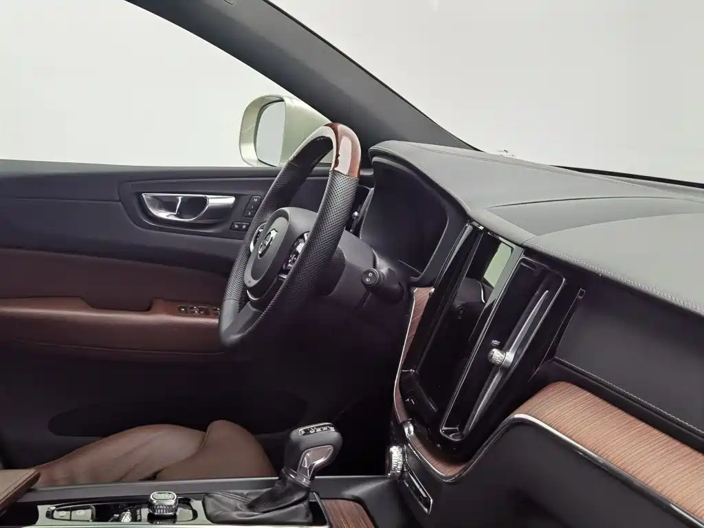 Volvo XC60 — миниатюра 22