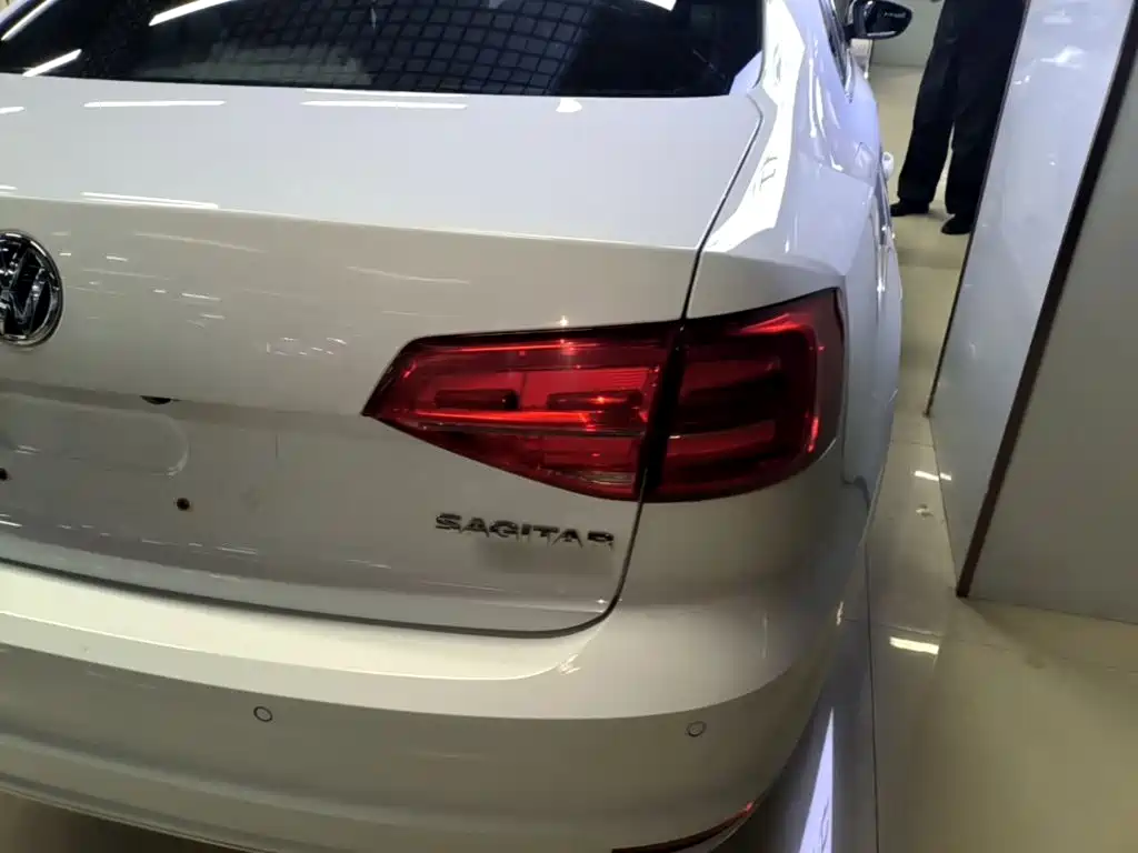 Volkswagen Sagitar — миниатюра 8