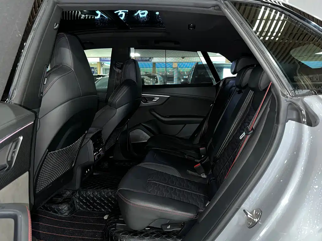 Audi RS Q8 — миниатюра 6