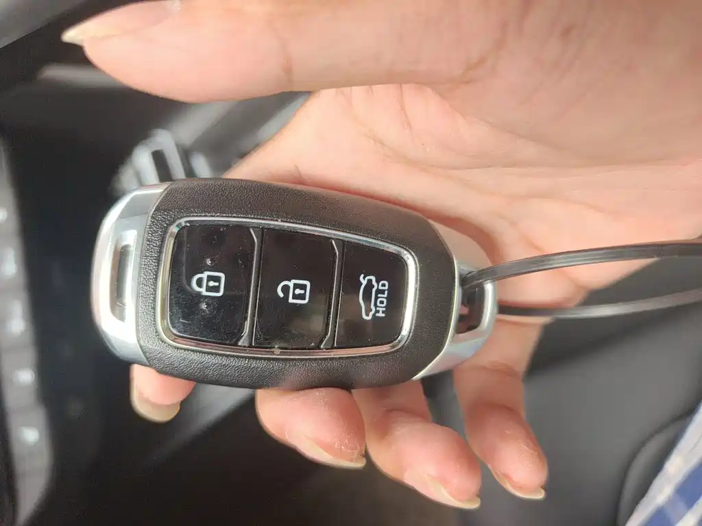 Hyundai Elantra — миниатюра 9