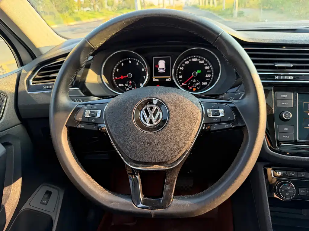 Volkswagen Tiguan L — миниатюра 16