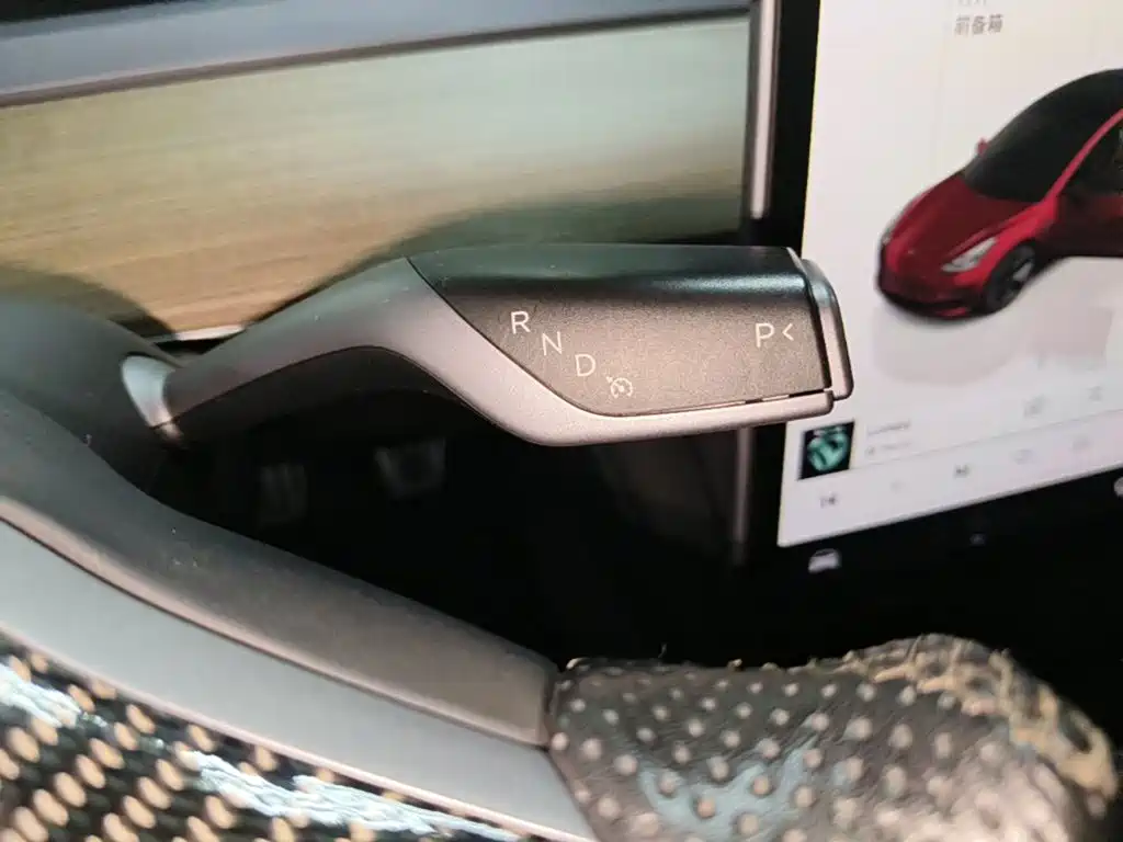 Tesla Model 3 — миниатюра 14