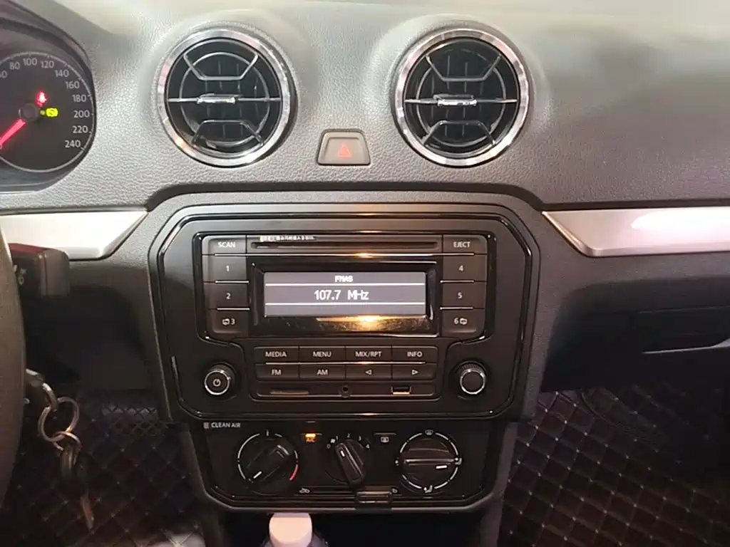 Volkswagen Jetta — миниатюра 13