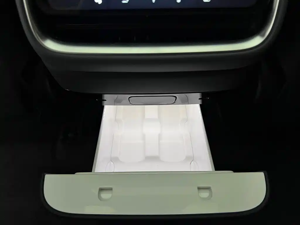 Xiaomi YU7 — миниатюра 14