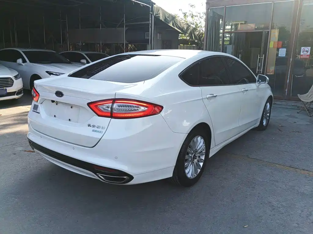 Ford Mondeo — миниатюра 7