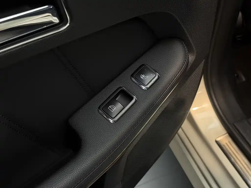 Mercedes-Benz E-Class (Import) — миниатюра 11