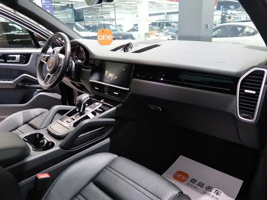 Porsche Cayenne — миниатюра 10