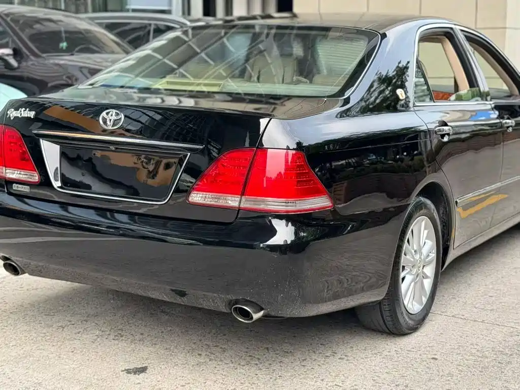 Toyota Crown — миниатюра 5