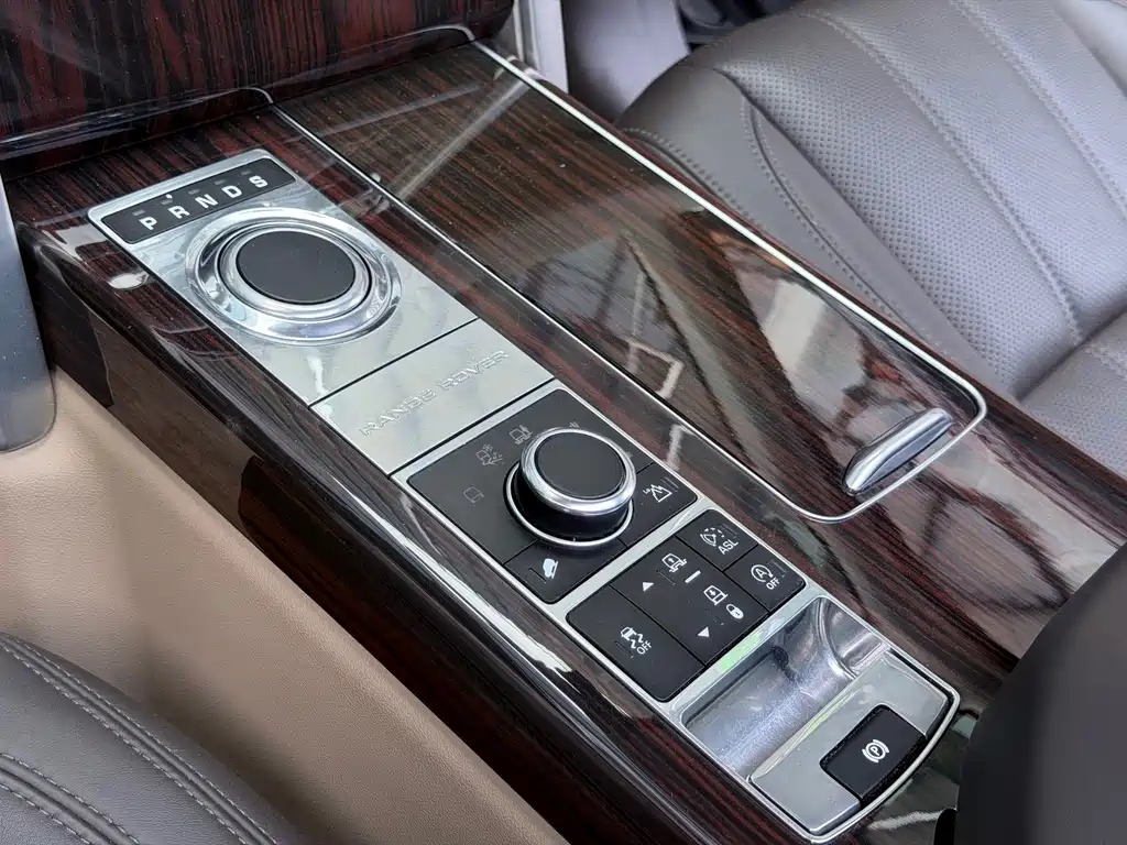 Land Rover Range Rover — миниатюра 5