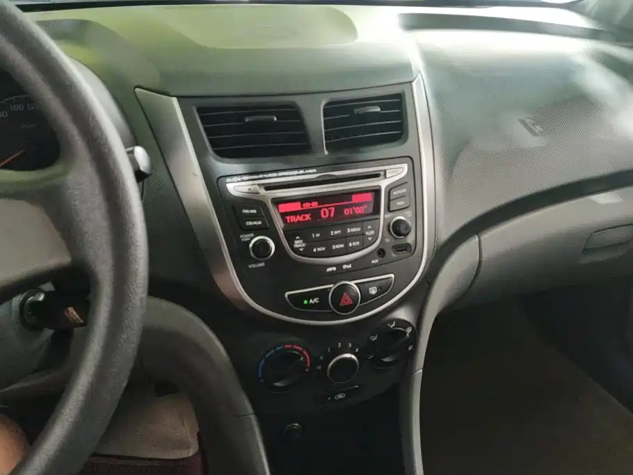 Hyundai Verna — миниатюра 13