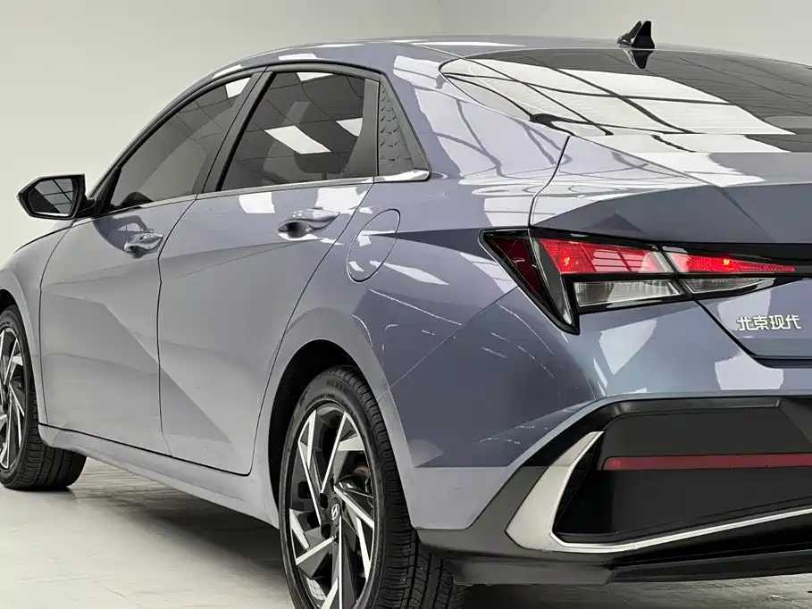 Hyundai Elantra — миниатюра 7