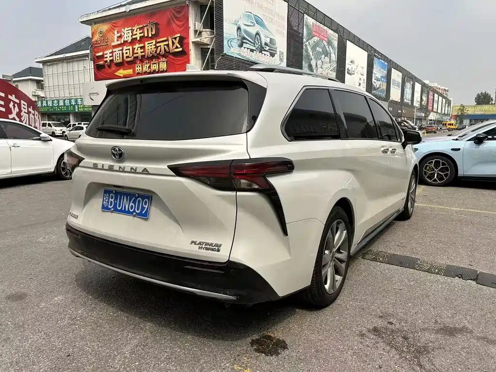 Toyota Sienna — миниатюра 4