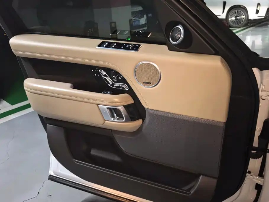 Land Rover Range Rover — миниатюра 7