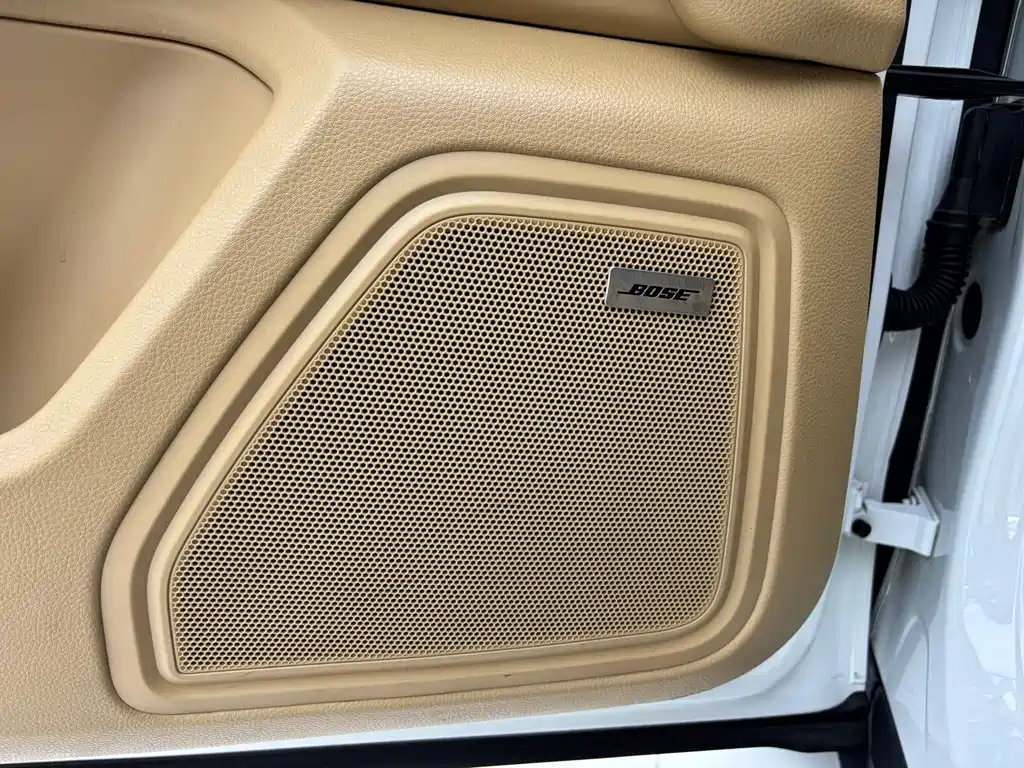 Porsche Macan — миниатюра 16