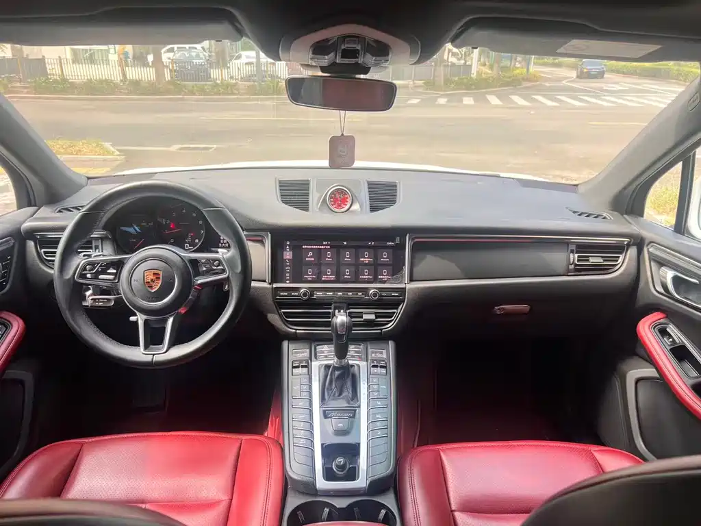 Porsche Macan — миниатюра 13