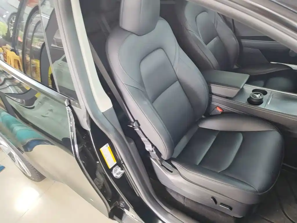 Tesla Model Y — миниатюра 25