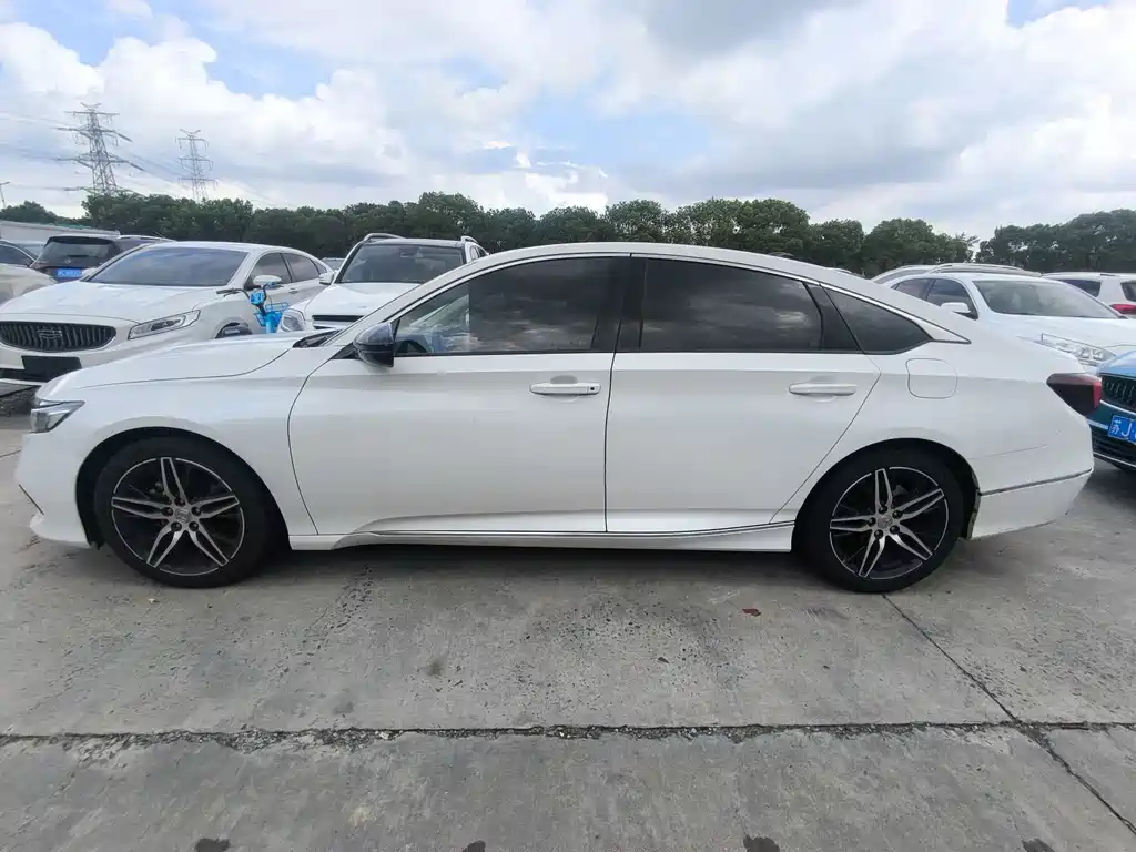 Honda Accord — миниатюра 9