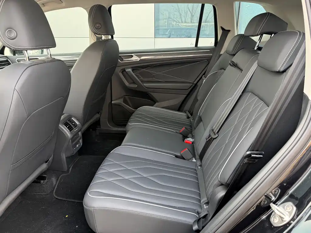 Volkswagen Tiguan L — миниатюра 12