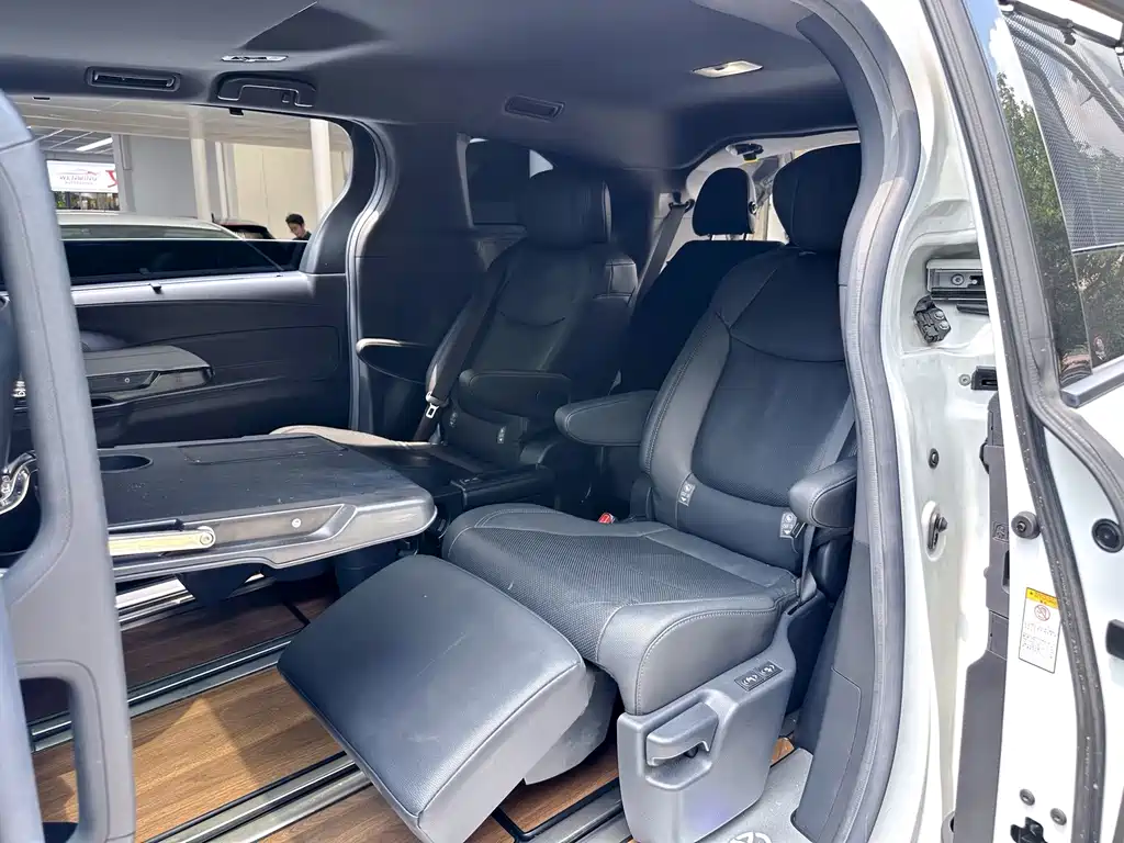 Toyota Sienna — миниатюра 11