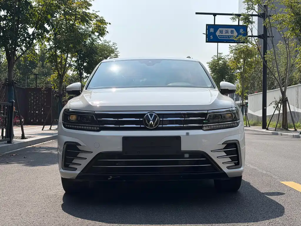 Volkswagen Tiguan L PHEV — миниатюра 2