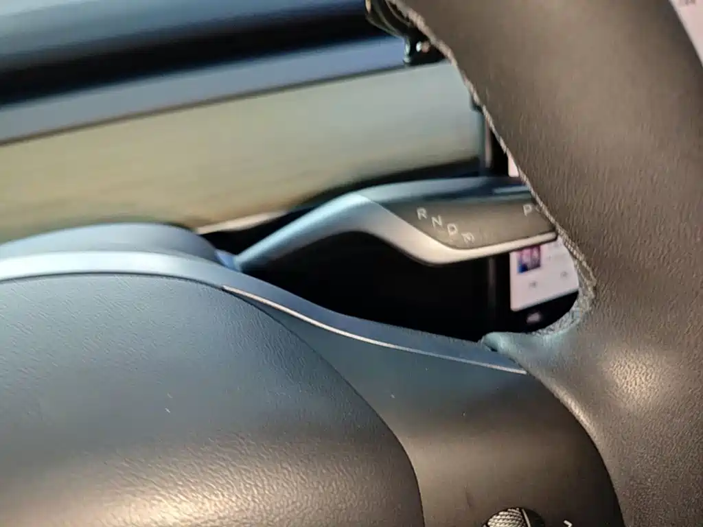 Tesla Model Y — миниатюра 14