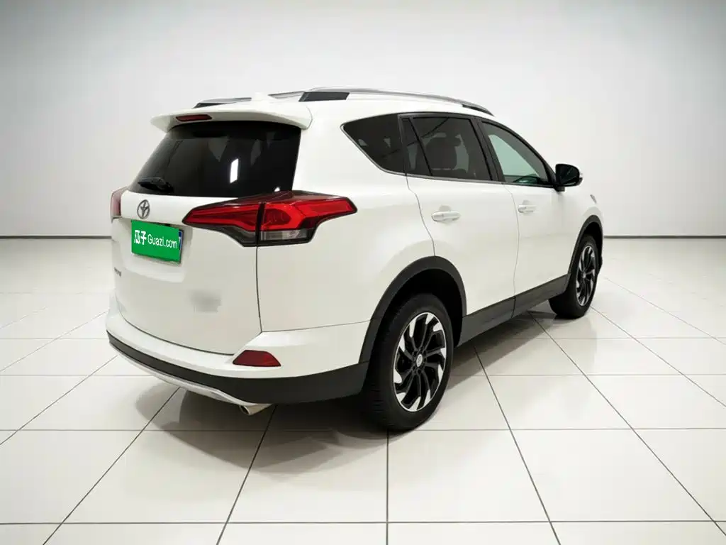 Toyota RAV4 — миниатюра 6